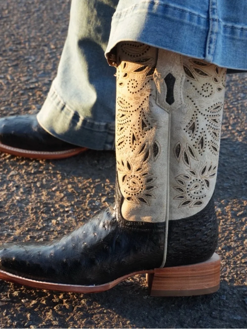 Corral A4530 Women’s Black Ostrich & Bone Laser Cut Western Boots Sz 7.5 - Picture 3 of 7